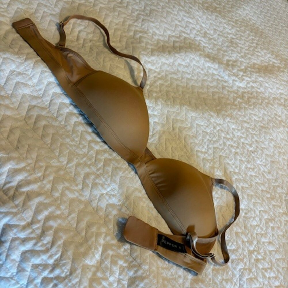 NWOT PEPPER Feel Good Wire free T-Shirt Bra Nude Tan Padded Comfort